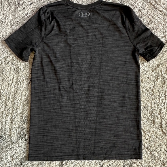 Like New Youth Boys Under Armour Loose Threadborne Heat Gear Seamless Tee - Picture 2 of 3